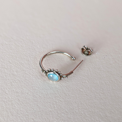 Mini créoles soleil et pierre Aqua Chalcedony Agnès de Verneuil - sélectionnée pour vous par Aymée