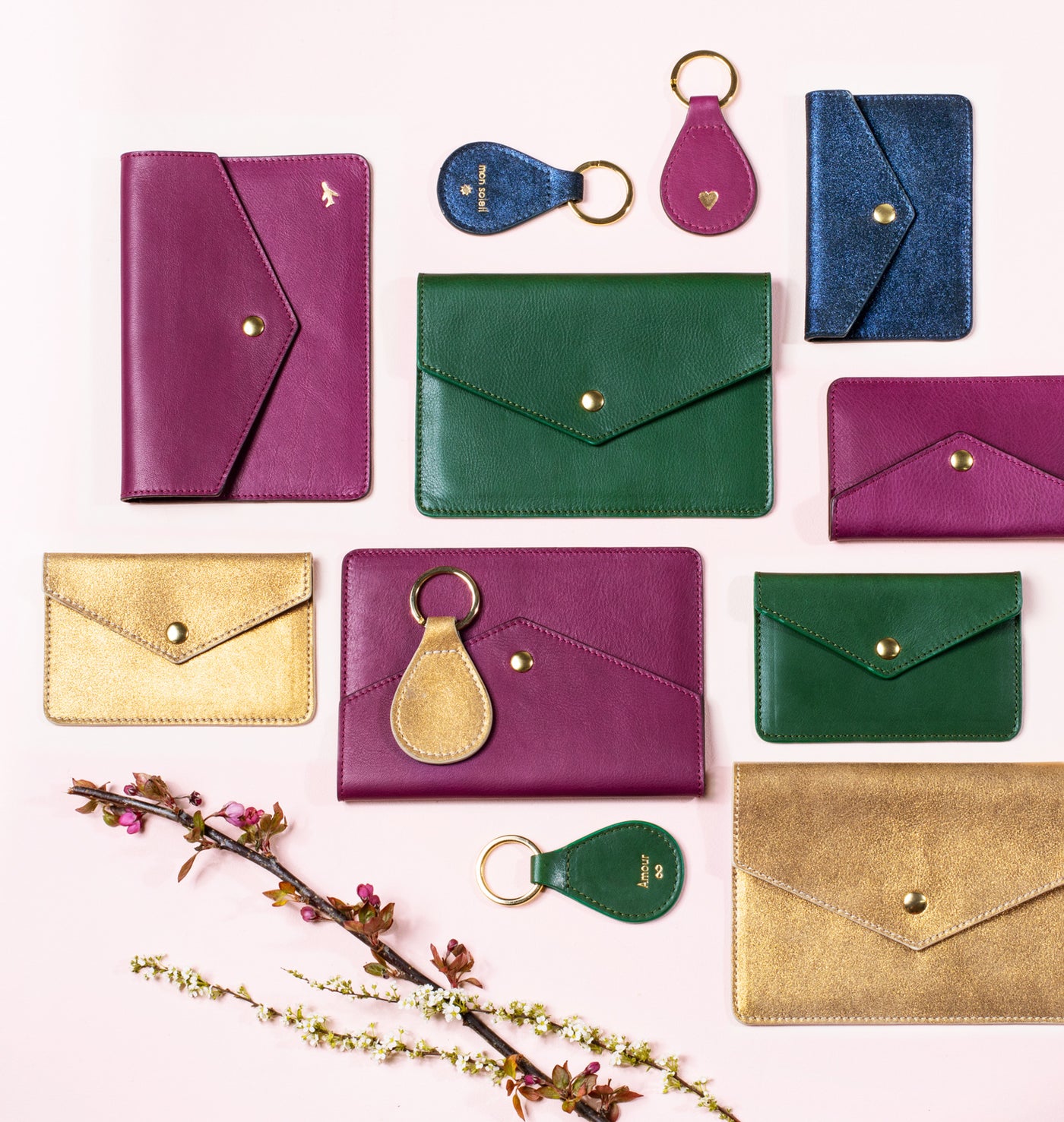 Une pochette passeport est un accessoire de voyage indispensable pour assurer la protection de son passeport ou des ses papiers d’identité