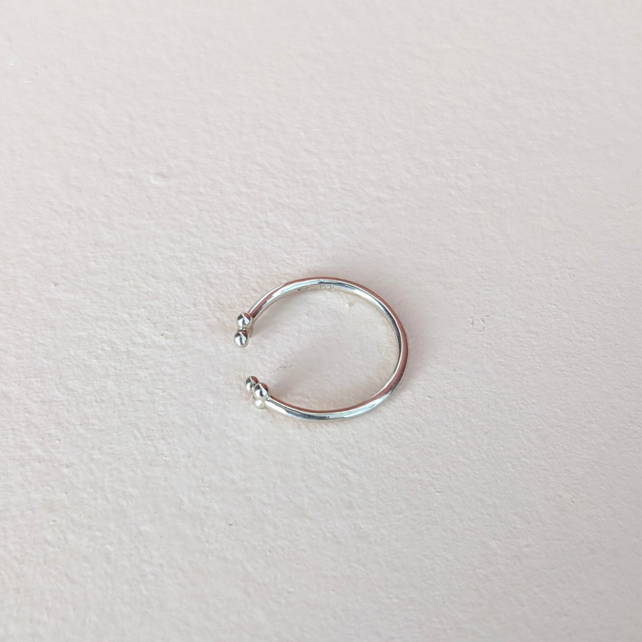 Bague ouverte 3 perles Agnès de Verneuil - sélectionnée pour vous par Aymée